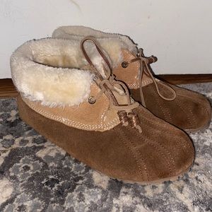 Sperry Topsider slippers booties with leather upper and faux fur